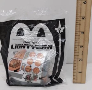 Disney McDonalds Happy Meal Spielzeug #6 Lichtjahr Darby Driving Star Sammlerstück (B - Bild 1 von 5