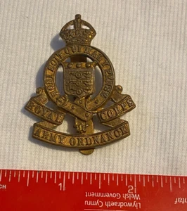Segunda Guerra Mundial Royal Army Ordnance Corp gorra insignia reyes corona - Imagen 1 de 2