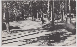 WISCONSIN STURGEON BAY THE PINES RESORT COTTAGES REYNOLDS REAL PHOTO CIRCA 1952 - Picture 1 of 2