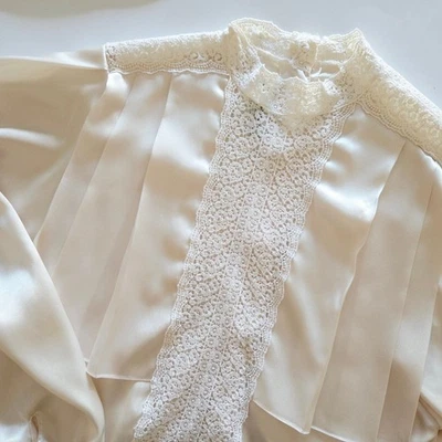 Blusa Top Para Mujer Vintage Ilustraciones Crema Encaje Manga Larga Con Botones M Foto 1 de 4