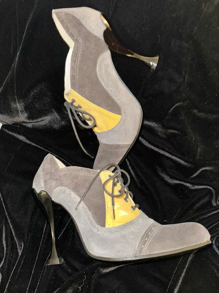 Tacones Mary Jane John Fluevog Listen Up amarillos/grises vintage de gamuza con cordones, talla 8 Foto 1 de 4