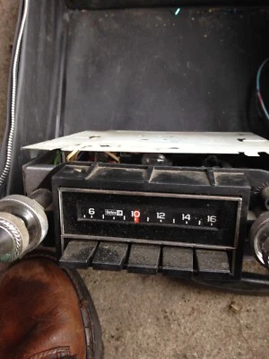  push button  AM AC Delco radio - Image 1 of 4