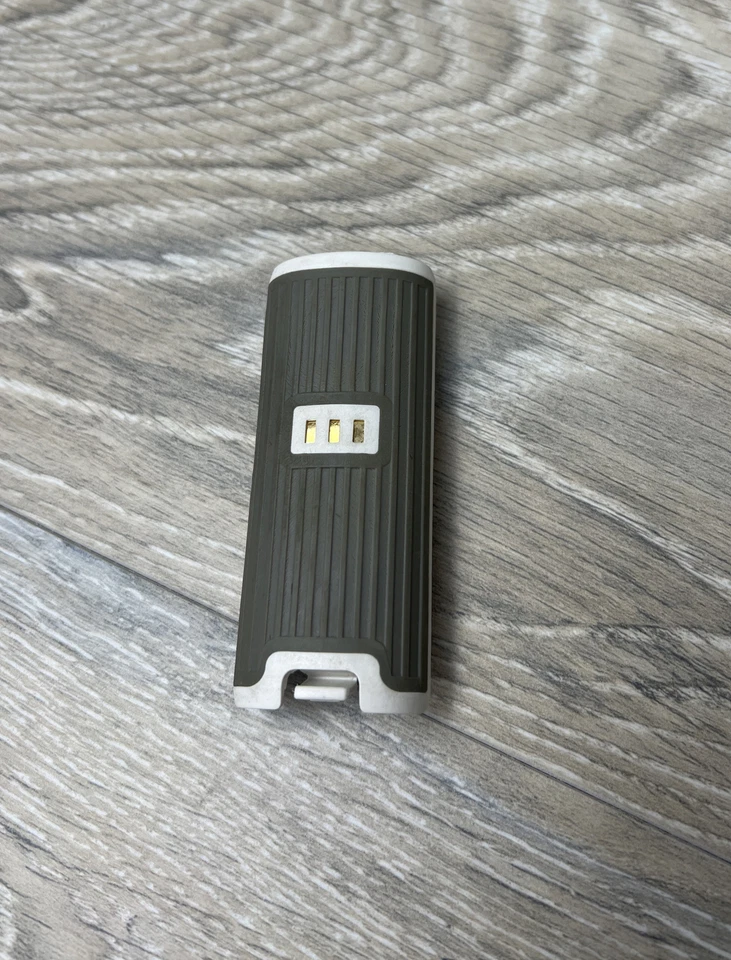 Nintendo Wii Wii U Recargable Mando a Distancia Batería 2.4V 900mAh Blanco Con Empuñadura Foto 1 de 4