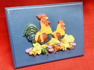 Vintage Resign Roosters 5-Key Wall Rack Holder on Blue Wood Board 7”x 9” - Picture 1 of 4