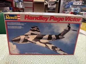 Revell Handley Page VICTOR 1/96 Model Kit - Picture 1 of 3