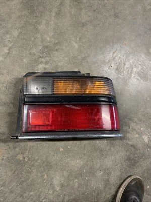 Lanterna traseira direita Acura Legend 1986-1988 - Imagem 1 de 4