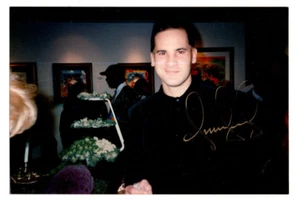 Omar Vizquel Signed Candid Photo / Autographed Baseball - Picture 1 of 1
