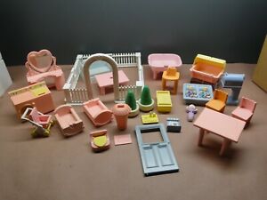 Bed & Couch Mailbox Pink Chair Details about   Vintage Playskool Victorian Dollhouse Lot