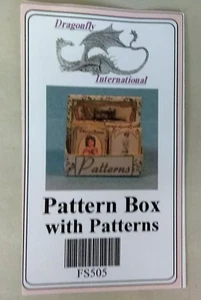 Dollhouse Miniature Sewing Pattern Box Kit Dragonfly International escala 1:12 - Imagen 1 de 3