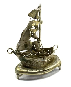 Vintage Rare Highly Decorative Old Brass Beautiful Ship shape lamp. G68-65 - Picture 1 of 9