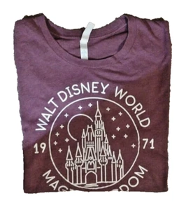 Bella-Canva's Damen Burgunderrot Kurzarm Disney T-Shirt 1971 Größe 2XL - Bild 1 von 4