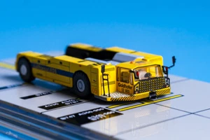 (Raro) 1:200 JC Wings GSE2AST106 Lufthansa Airport tractor sin barras - Imagen 1 de 6