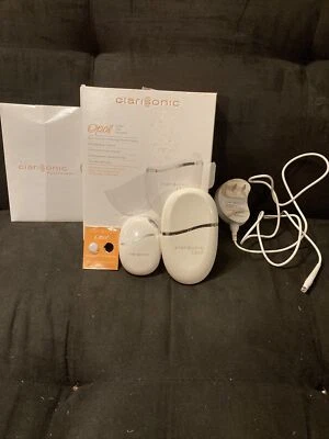 Tecnología de infusión de piel sónica Clarisonic Opal para antienvejecimiento con 1 punta de repuesto Foto 1 de 4