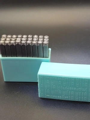 Juego de sellos de joyería con letras de metal perforadas alfabeto fuente itálica de 3 mm, 27 piezas... Foto 1 de 4