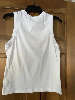 Blusa sin mangas blanca estilo RD para mujer talla mediana o grande usada en excelente estado Foto 1 de 4