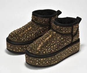 Cape Robbin Kyumi Booties Gold Strass Wildleder Fell gefüttert Stiefeletten Gr. 9 Neu ohne Karton - Bild 1 von 9