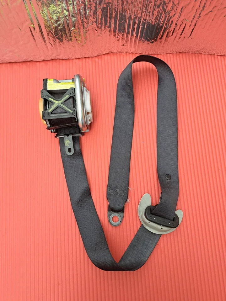 05 06 07 08 09 10 SCION TC DRIVER SIDE FRONT SEAT BELT ASSEMBLY  - Image 1 of 1