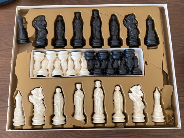 ES Lowe Tournament Chess Set Replacement Chess Pieces 3 1/8” Felted ~ NO  BOARD