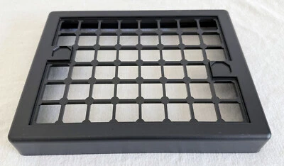 Piezas de juego Lakeside ISOLATION 1978: rejilla de tablero de plástico usada en excelente estado Foto 1 de 3