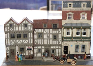 2 timbered 1 Georgian houses V9set UNPAINTED OO Scale Langley Models Kit 1/76 - Picture 1 of 3