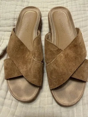 Sandalias de tacón de cuña Vionic Hayden de gamuza caramelo talla 8,5 usadas Foto 1 de 4