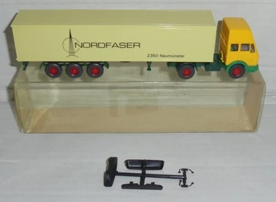 WIKING 24542 Mercedes Benz 1626 Autoarticolato " Nordfaser " Con Zurüstteilen - Immagine 1 di 2