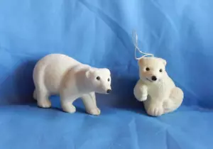 2 adornos y figuras de Navidad de oso polar flocado de plástico - Imagen 1 de 14