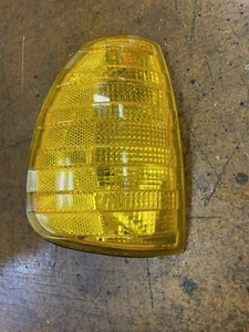 1977-1985 MERCEDES W123 Right Turn Signal Light-Lens - Picture 1 of 7