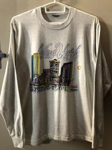 New York City Vintage 1980s Long Sleeve Tourist TShirt Tee Large Twin Towers - Bild 1 von 5