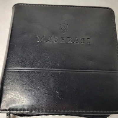 Maserati CD DVD Estuche de Cuero Soporte 24 Discos Almacenamiento Billetera Caja Foto 1 de 4
