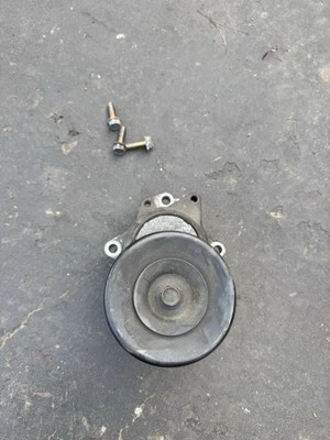 2004 Nissan Titan Belt tensioner and pulley with hardware   Foto 1 de 4