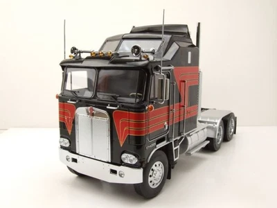 Kenworth K100 AERODYNE 1976 Trattore Nero Rosso Modellino Auto 1:18 Road Kings - Immagine 1 di 4