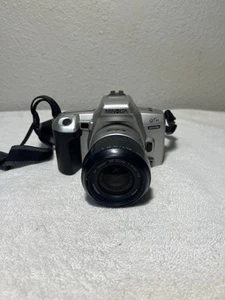 Minolta Maxxum Qtsi fotocamera reflex pellicola 35 mm con obiettivo 35-80 mm kit per parti leggere! - Foto 1 di 17