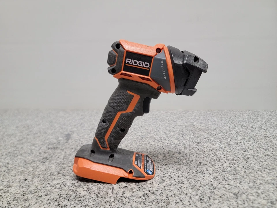 Linterna enfocada LED RIDGID R8693 Gen5x 18V inalámbrica de iones de litio (solo herramienta) Foto 1 de 4