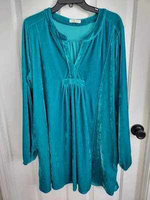 Mini vestido para mujer Easel de terciopelo esmeralda con cuello en V manga larga talla grande Foto 1 de 4