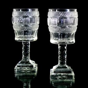 Paar Kelchgläser mit quadratischer Plinthe und Steinelschliff, Russland um 1820 - Bild 1 von 5