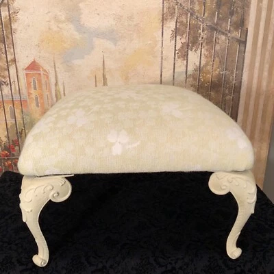 Escabelo para pernas de ferro padrão trevo - Imagem 1 de 4