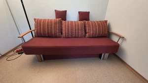Schlafsofa mit Federkern und Bettkasten mit Kissen - Bild 1 von 3