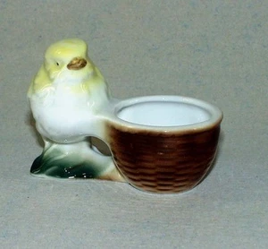 9943077 Porzellan Figur Küken mit Eierbecher-Korb H9cm - Bild 1 von 1