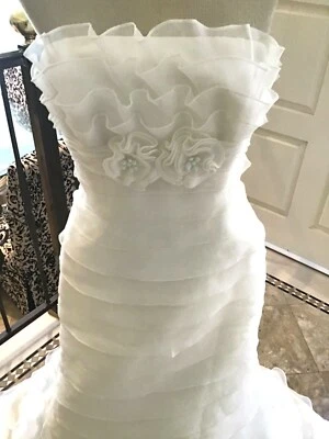 St. Patrick 婚礼礼服新娘礼服层叠荷叶边领象牙色,尺寸 US 10 英国 12 — 第 1/4 张图片