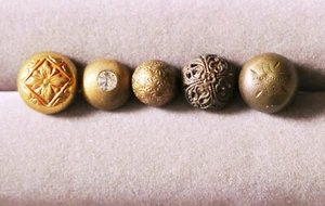 Fünf kleine antike gewölbte Metallknöpfe, 5/16-7/16", ADDL KNÖPFE VERSANDKOSTENFREI - Bild 1 von 3