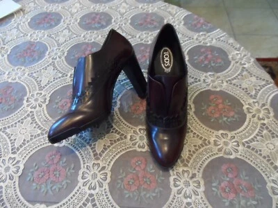 Botines Tod's de cuero de becerro borgoña con detalle de perforación talla 38,5B Foto 1 de 4