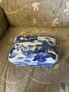 Una caja grande de porcelana china muy bonita, plato de baratija azul y blanco - Imagen 1 de 3