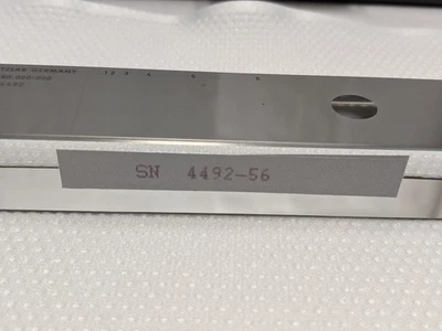 Leitz Wetzlar Quarz Chrom Loch Kalibrier Absehen Platte 060-680-090-000 - Bild 1 von 4