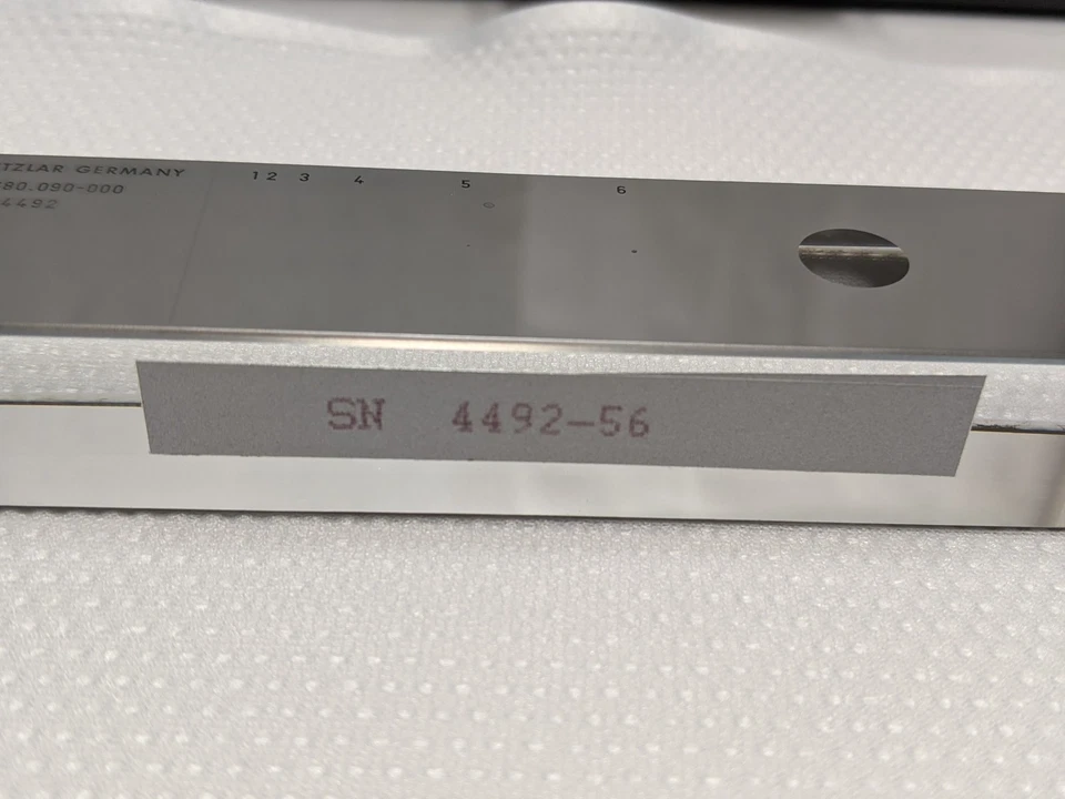 Leitz Wetzlar Quarz Chrom Loch Kalibrier Absehen Platte 060-680-090-000 - Bild 1 von 4