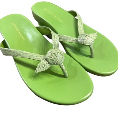 Sandálias tanga de couro verde Antonio Melani tamanho 9,5 - Imagem 1 de 4