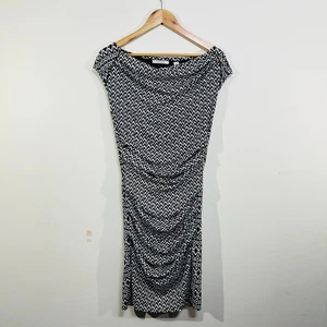 Country Road Ruched Bodycon Dress M Black White Zigzag Pattern Workwear Formal - Foto 1 di 19