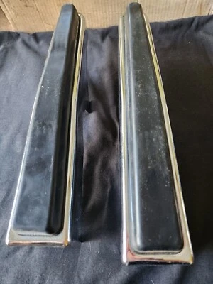 Par de protetores de para-choque traseiros NORS 1974-1975 FORD - PINTO (Nº. 7435R) com hardware - Imagem 1 de 4