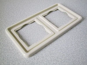 KOPP Abdeckrahmen 2-fach Rahmen FEUCHTRAUM creme-weiss (IP44) UP FR 2fach - Bild 1 von 1