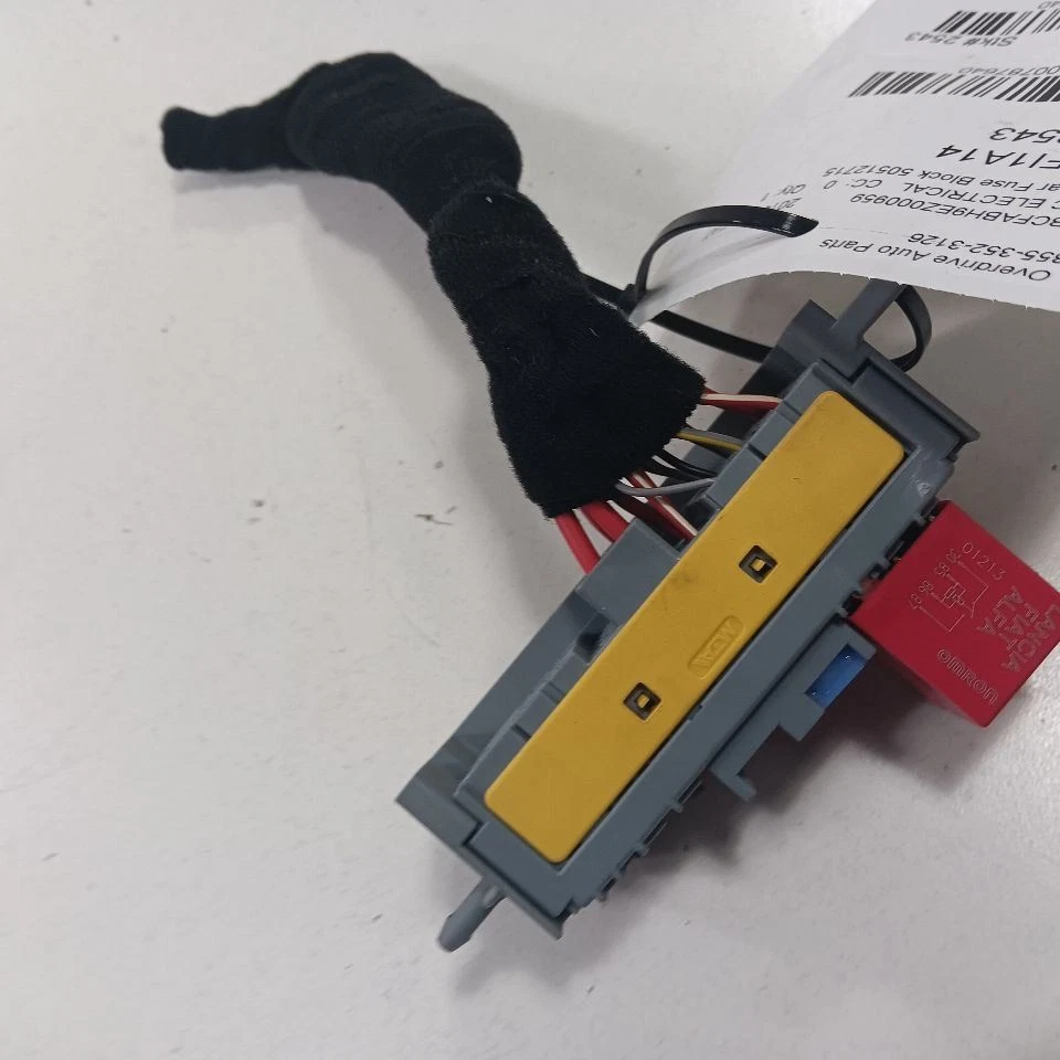 Bloque de fusibles trasero Fiat 500 {50512715} 2014 2015 2016 Foto 1 de 4